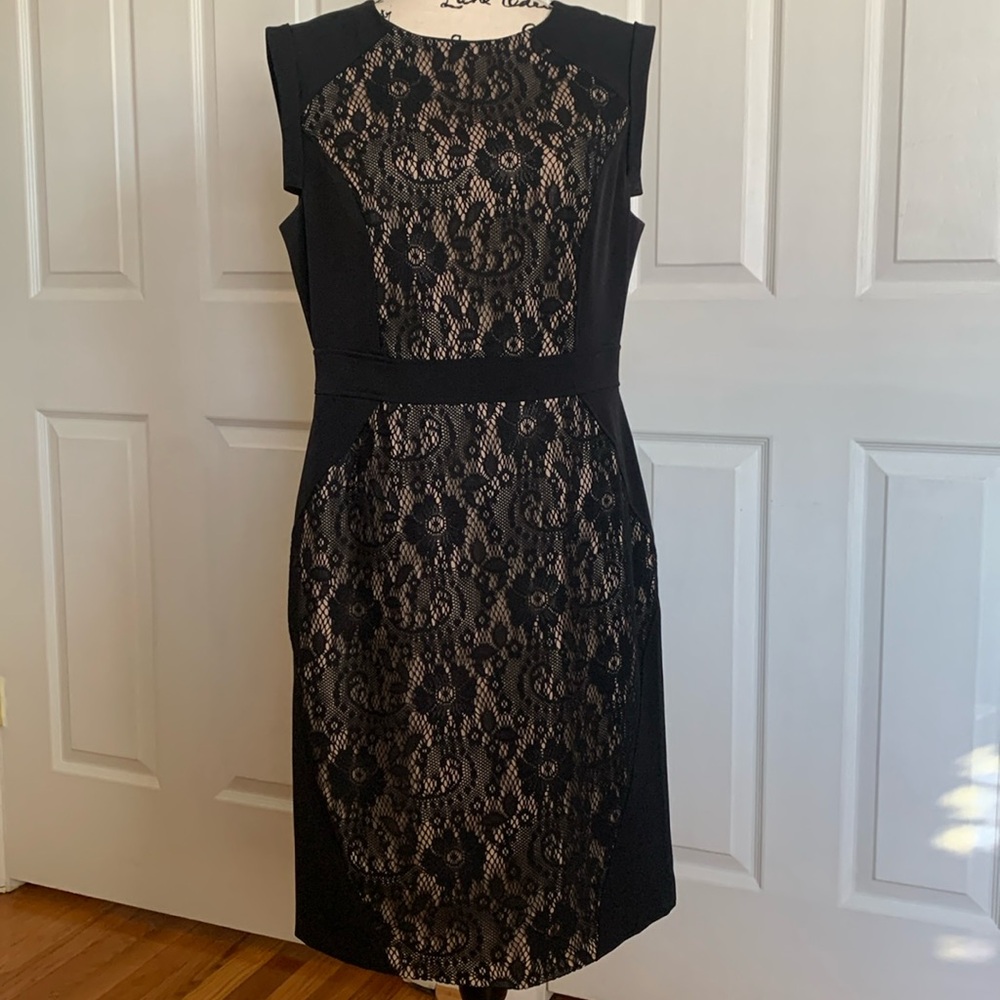 EUC ADRIANNA PAPELL BLACK LACE SHEATH DRESS